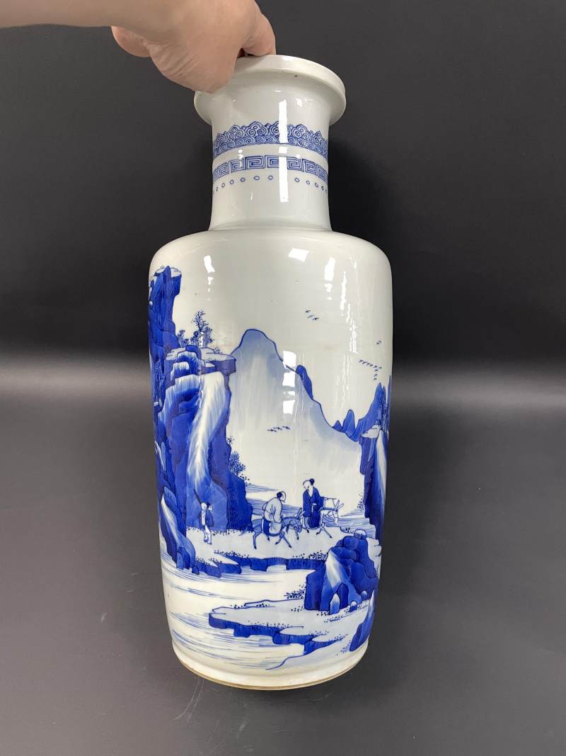清康熙 青花深山访友图棒槌瓶 - 图2