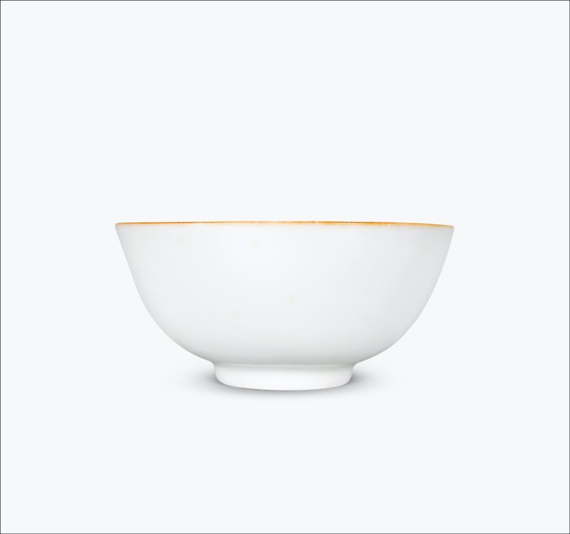 清康熙 白釉印花一路莲科图小碗