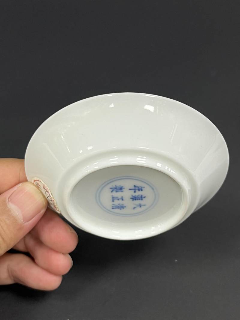 清雍正 粉彩花卉纹马蹄盘一对 - 图9