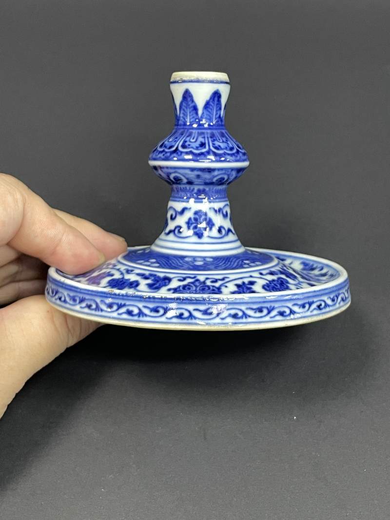 清乾隆 青花缠枝花卉纹烛台 - 图3