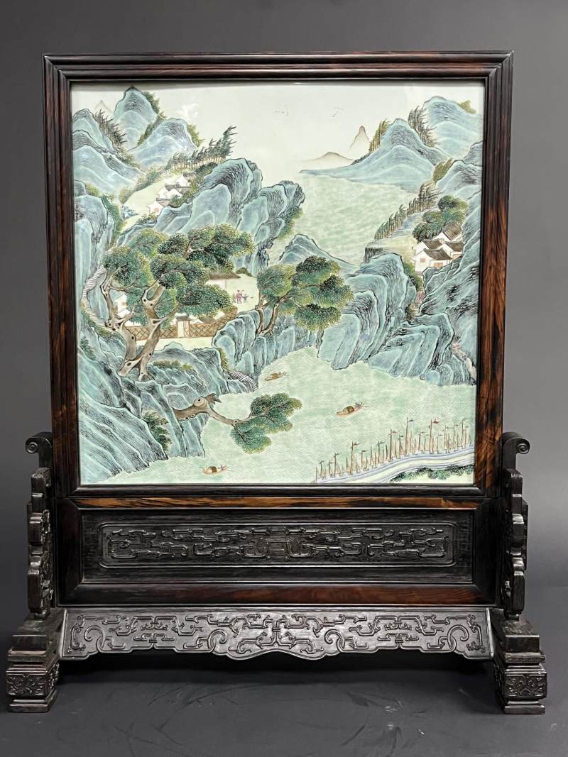 清乾隆 粉彩披麻皴山水人物纹瓷板插屏 - 图2