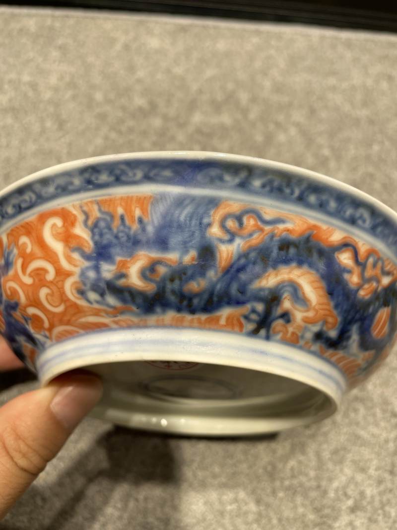 明成化 青花矾红海水龙纹盘 - 图12