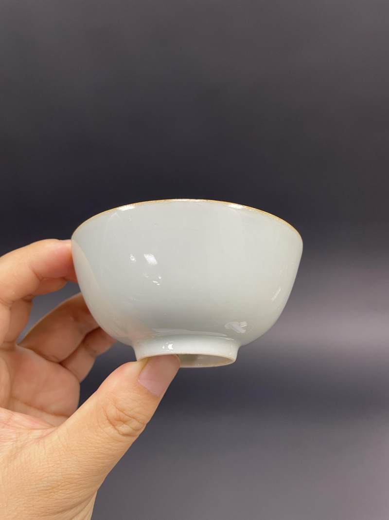 清康熙 白釉印花一路莲科图小碗 - 图3