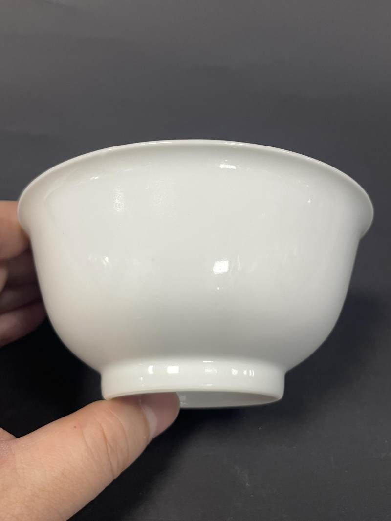 清康熙 仿明白釉内拱花云龙纹茶碗 - 图2