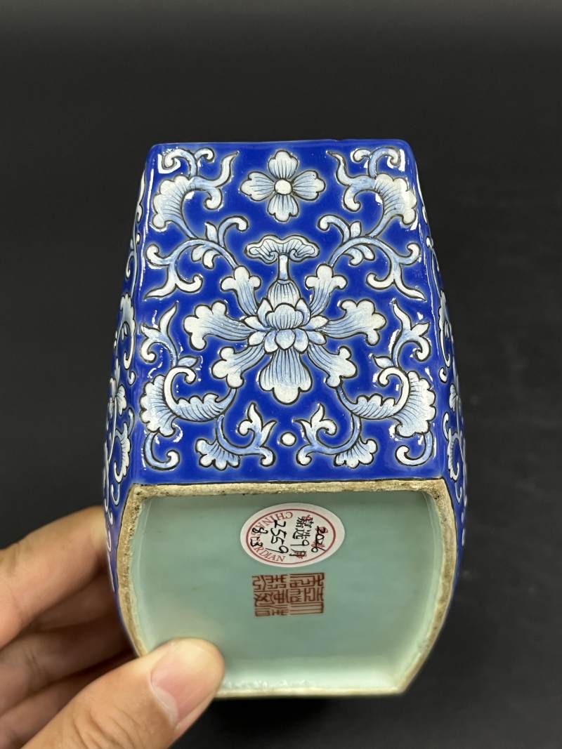 清嘉庆 蓝地洋彩缠枝莲纹茶船八只 - 图52