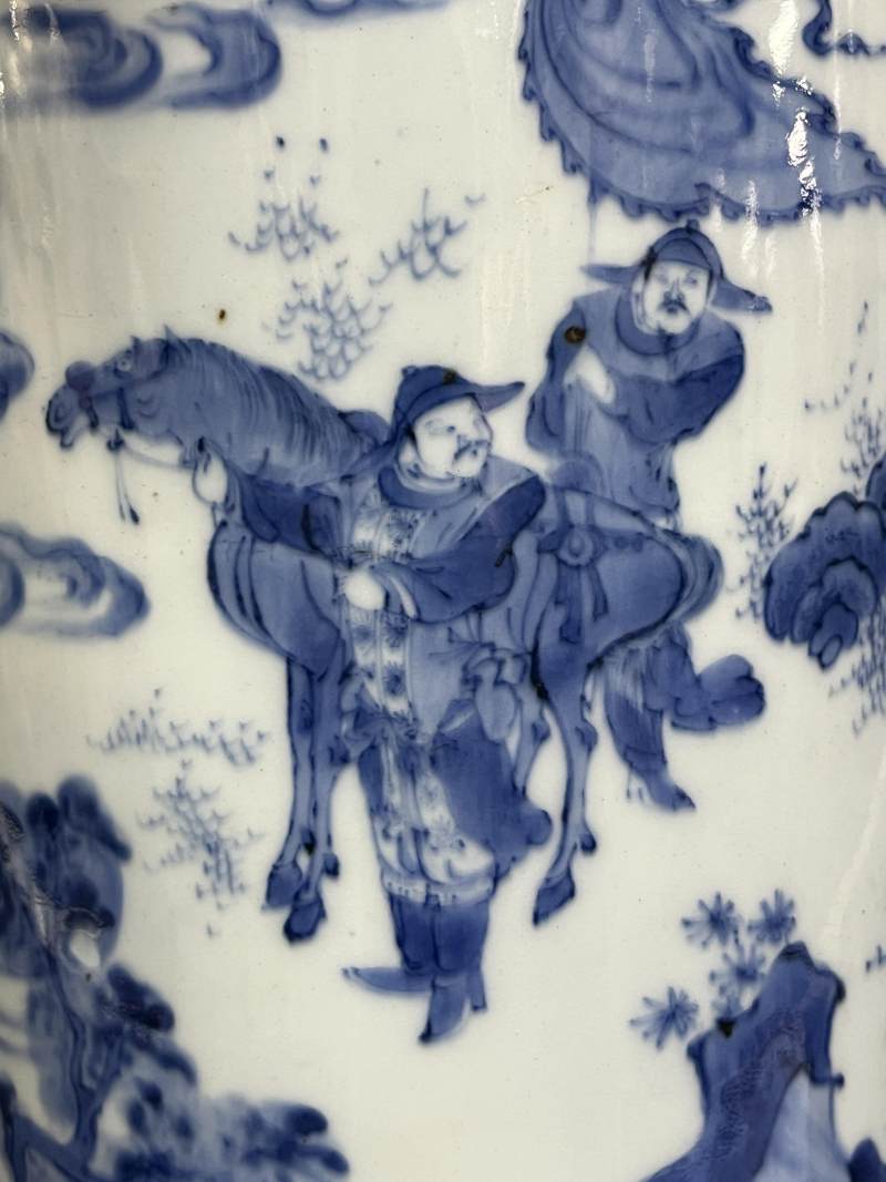 明崇祯 青花张骞出西域人物故事图筒瓶 - 图9