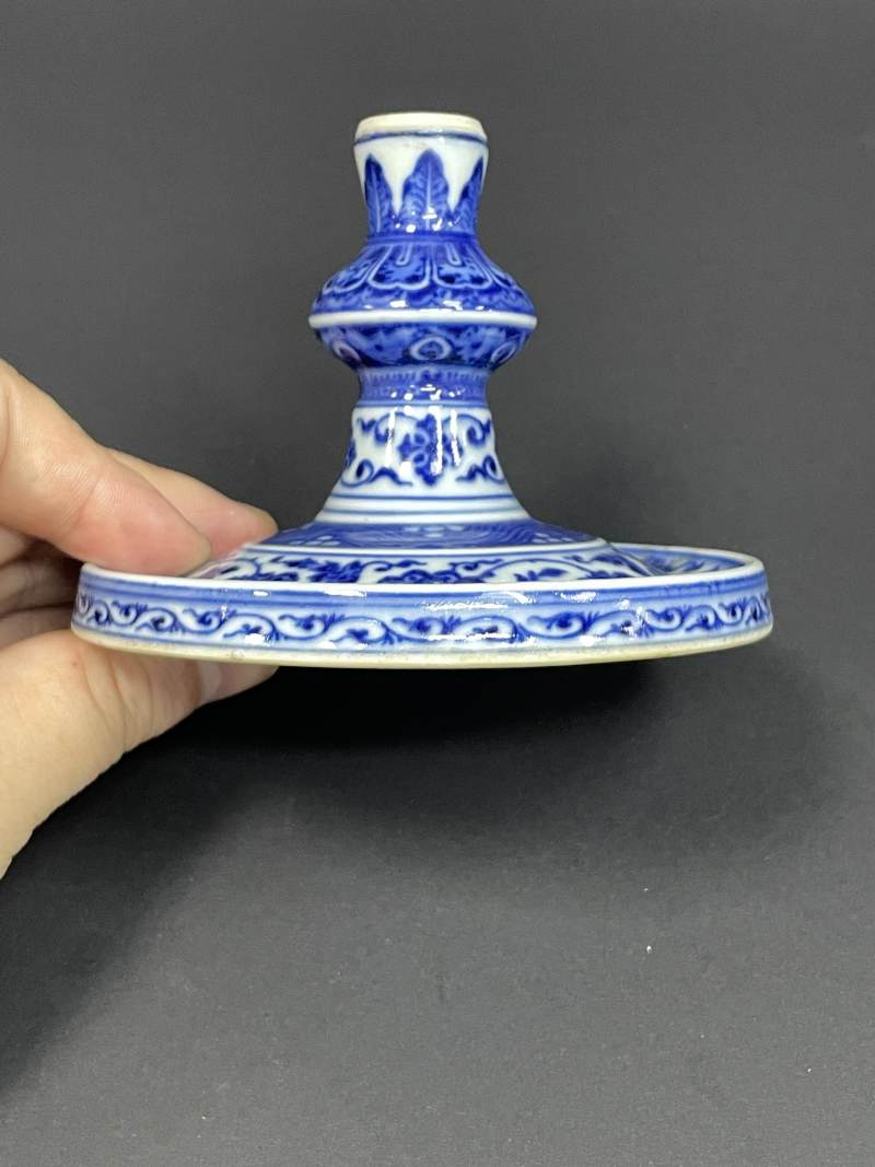 清乾隆 青花缠枝花卉纹烛台 - 图4
