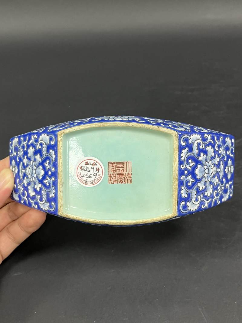 清嘉庆 蓝地洋彩缠枝莲纹茶船八只 - 图53