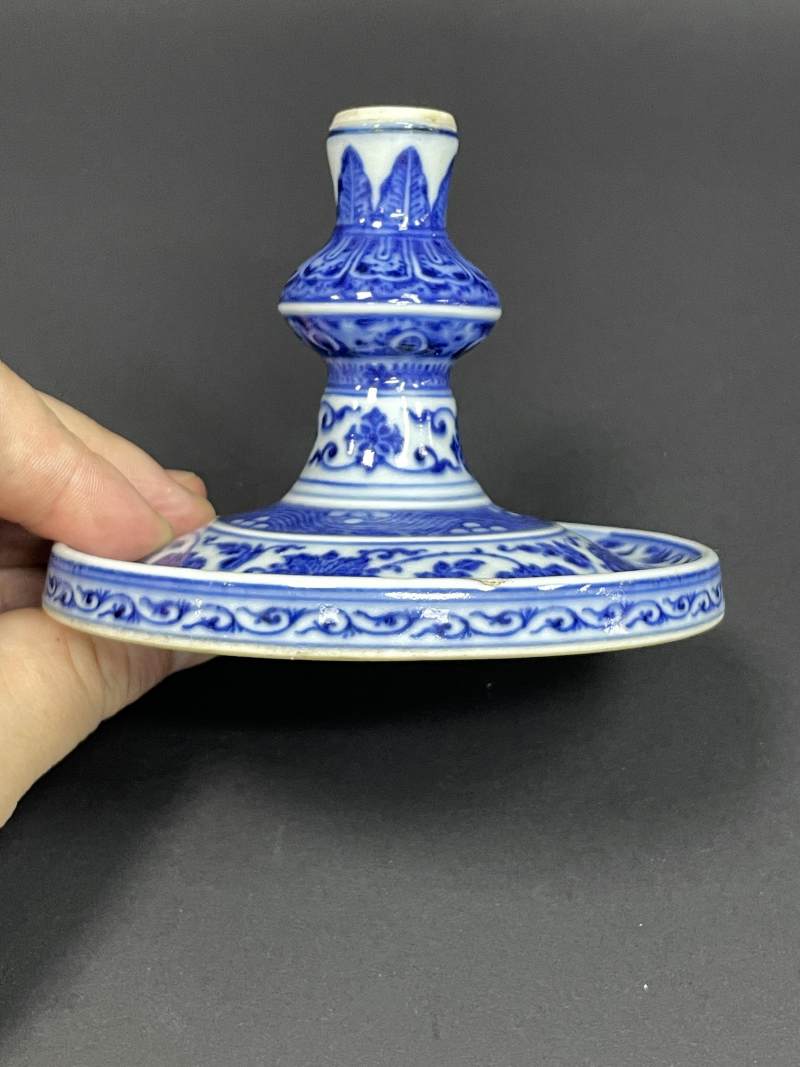 清乾隆 青花缠枝花卉纹烛台 - 图5
