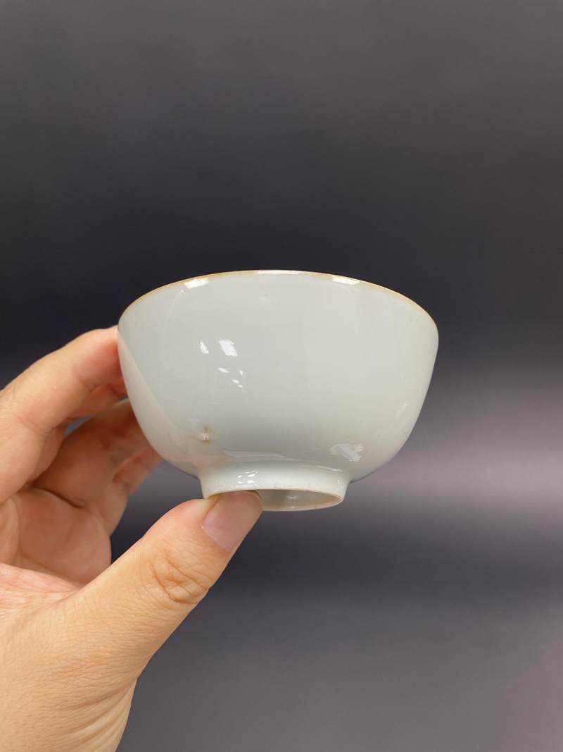 清康熙 白釉印花一路莲科图小碗 - 图4