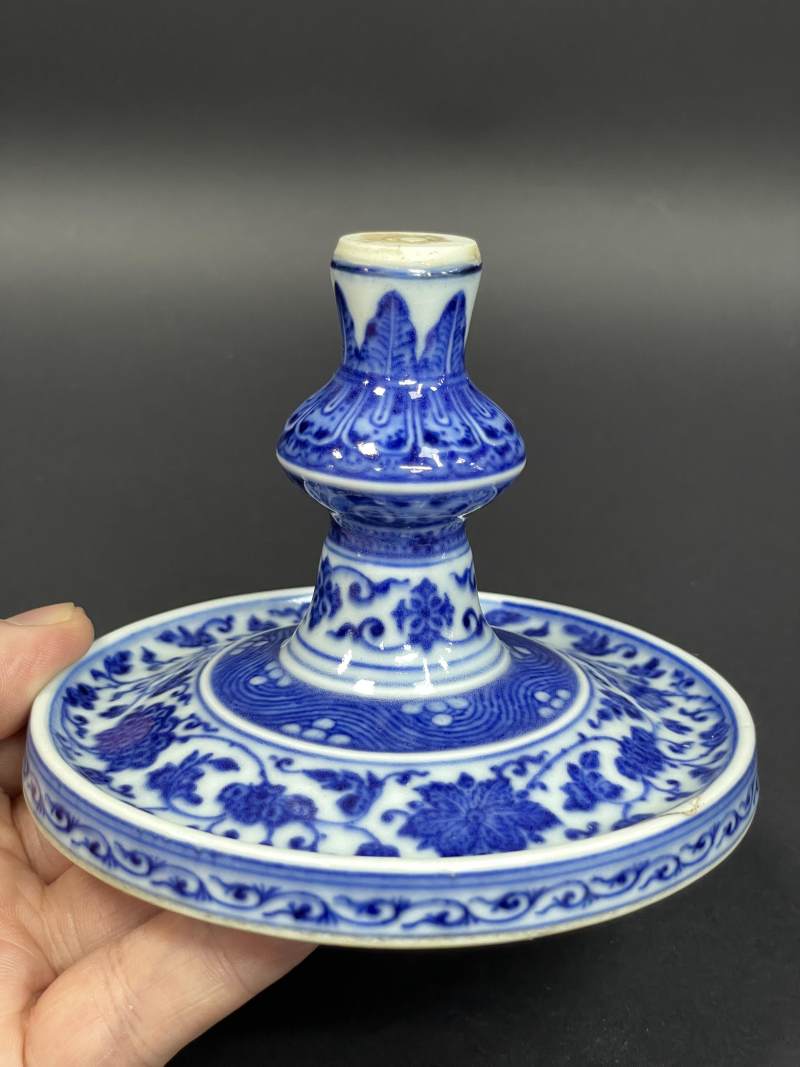 清乾隆 青花缠枝花卉纹烛台 - 图6