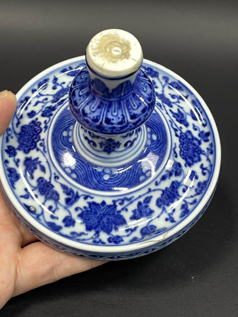 清乾隆 青花缠枝花卉纹烛台 - 图7