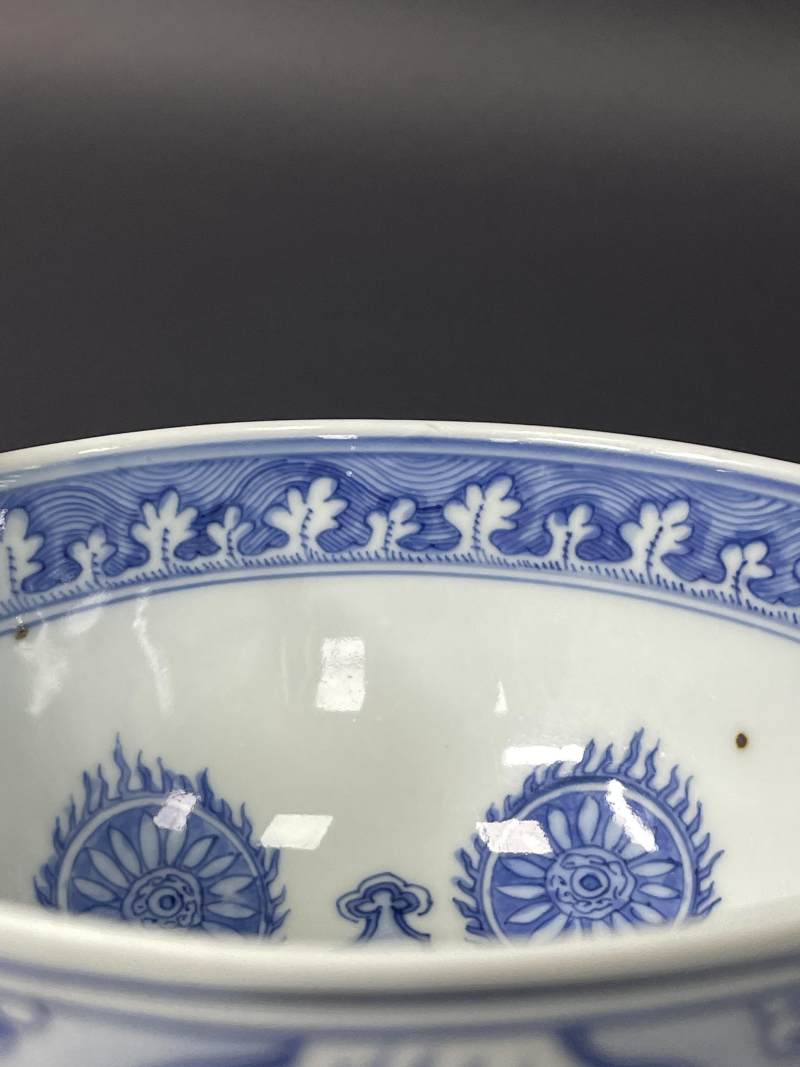 明嘉靖 青花轮花纹鸡心碗 - 图8