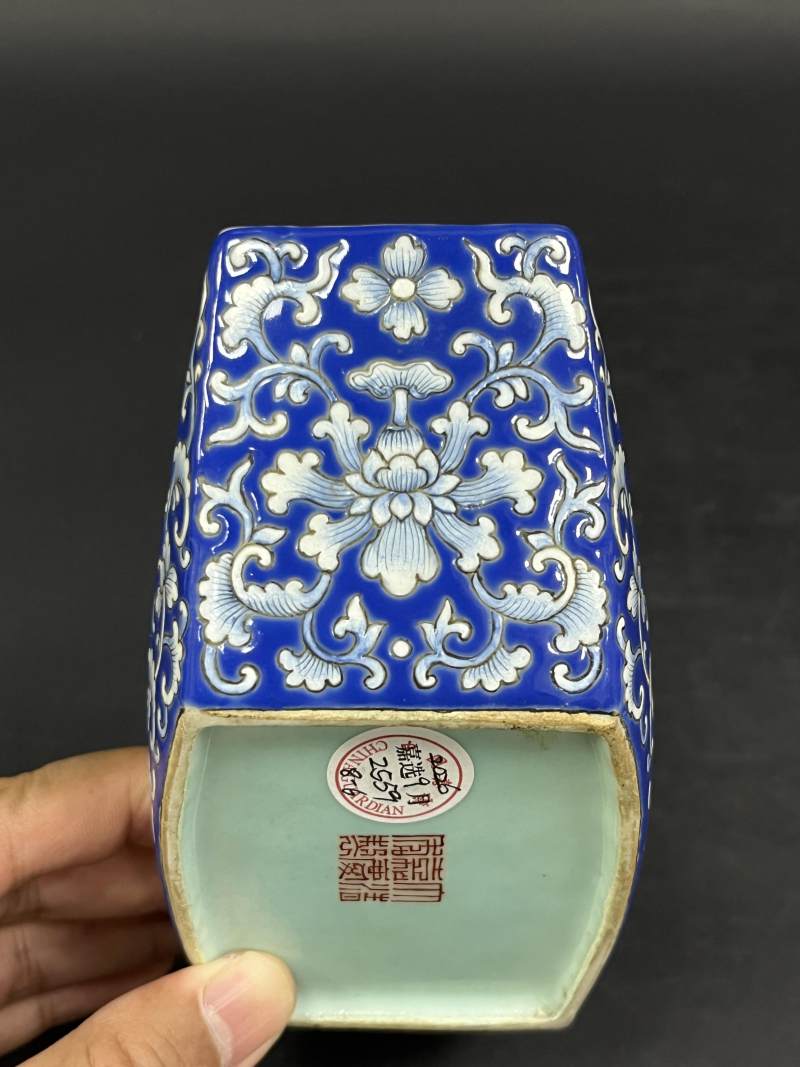 清嘉庆 蓝地洋彩缠枝莲纹茶船八只 - 图57