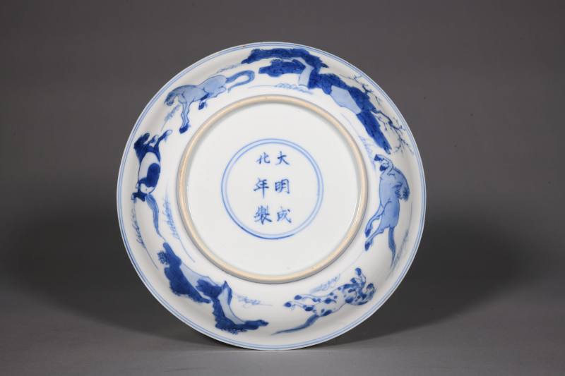 清康熙 青花八骏图盘 - 图3