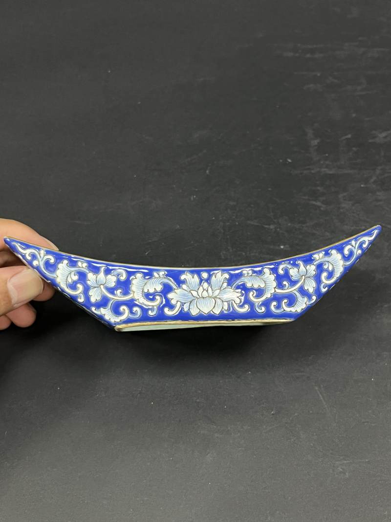 清嘉庆 蓝地洋彩缠枝莲纹茶船八只 - 图58
