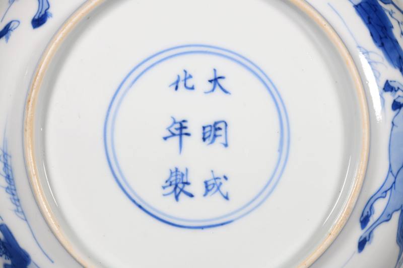 清康熙 青花八骏图盘 - 图4