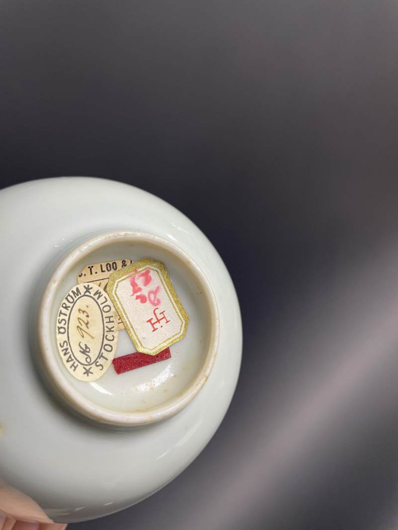 清康熙 白釉印花一路莲科图小碗 - 图8