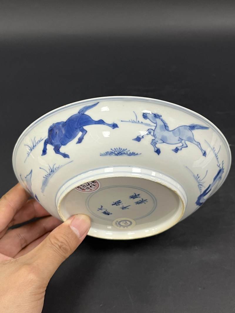 清康熙 青花八骏图盘 - 图6