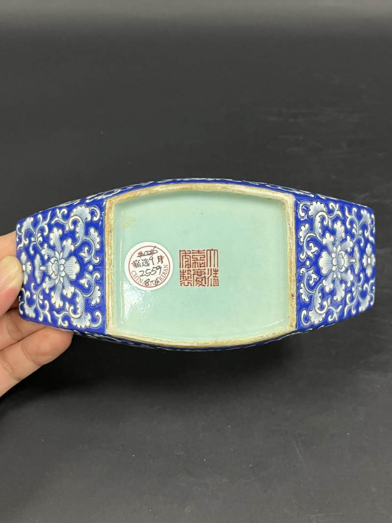 清嘉庆 蓝地洋彩缠枝莲纹茶船八只 - 图60