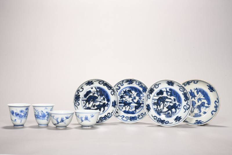 明末清初 青花人物纹杯、喜禄封侯图小盘各两对 - 图2