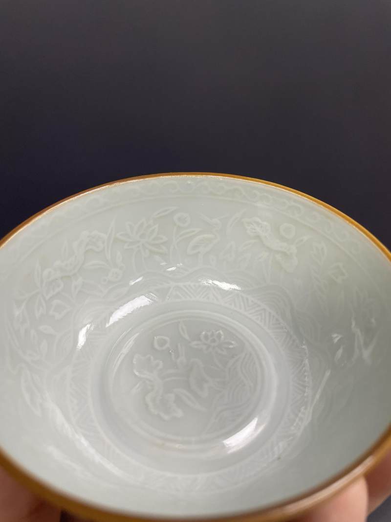 清康熙 白釉印花一路莲科图小碗 - 图9