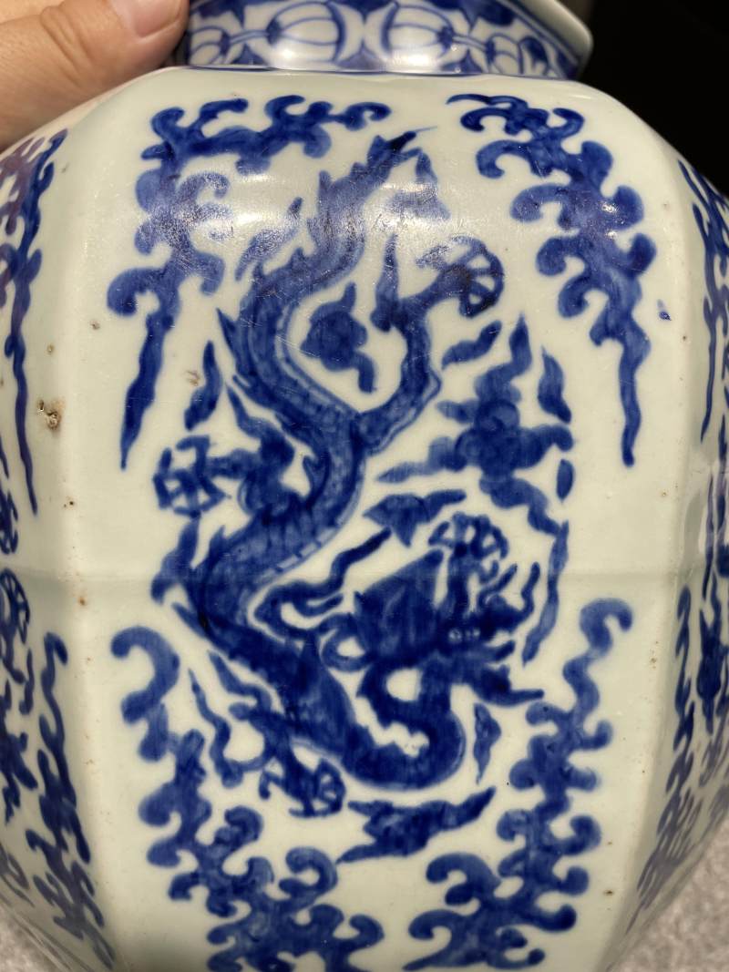明嘉靖 青花云龙纹八方罐 - 图8