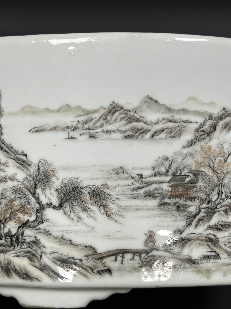 民国 矾红墨彩山水人物纹椭圆花盆一对 - 图11