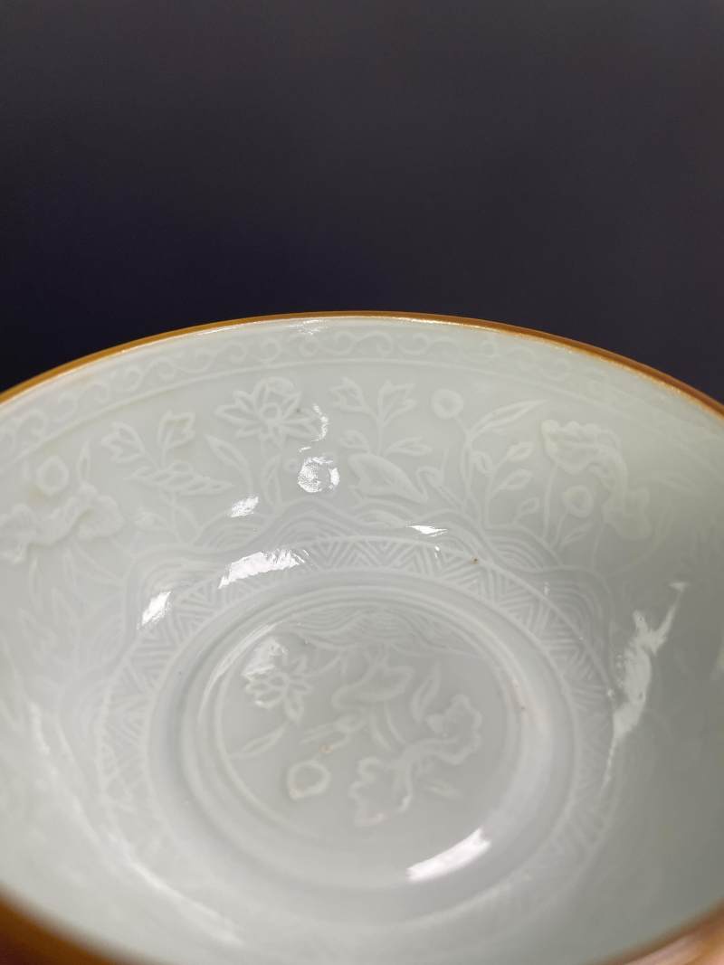 清康熙 白釉印花一路莲科图小碗 - 图10