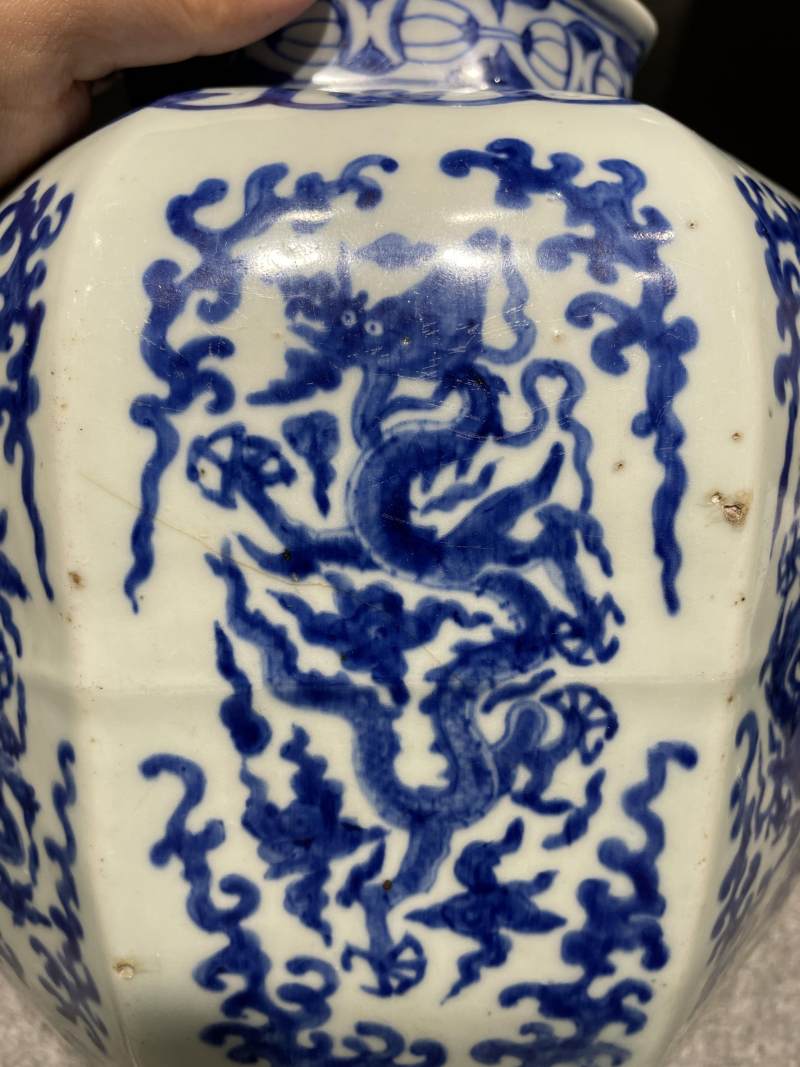 明嘉靖 青花云龙纹八方罐 - 图9