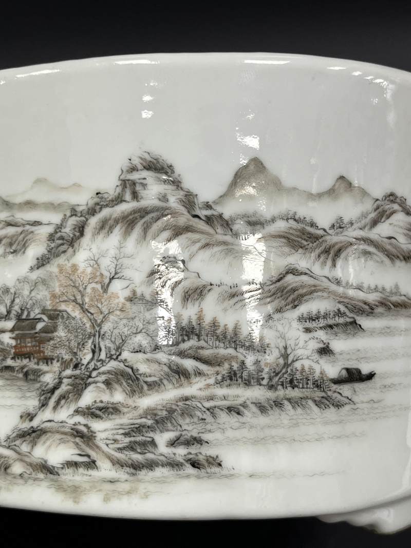 民国 矾红墨彩山水人物纹椭圆花盆一对 - 图12