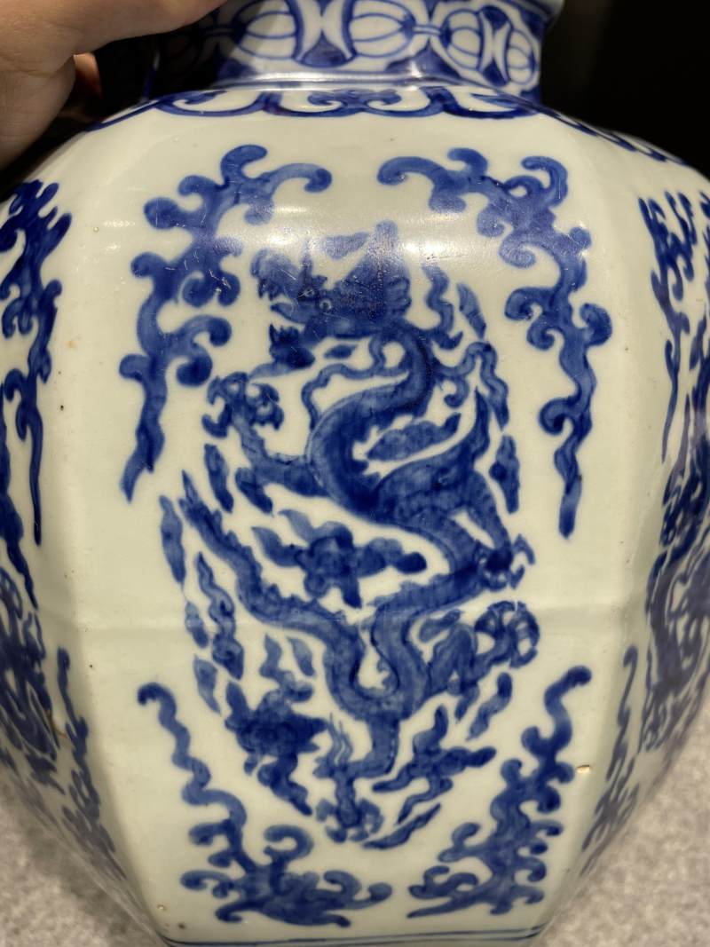 明嘉靖 青花云龙纹八方罐 - 图11
