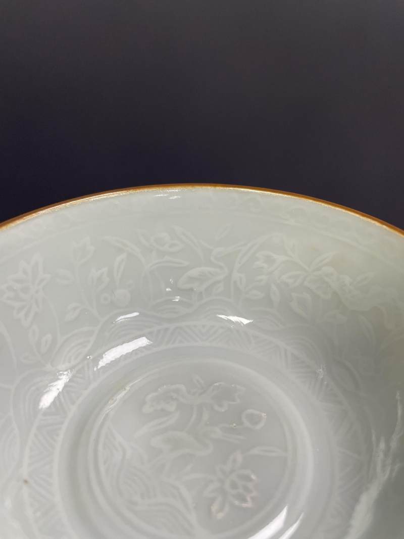 清康熙 白釉印花一路莲科图小碗 - 图12