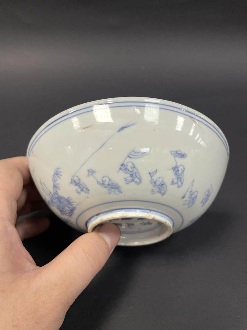明万历 青花淡描婴戏图馒头心碗 - 图7