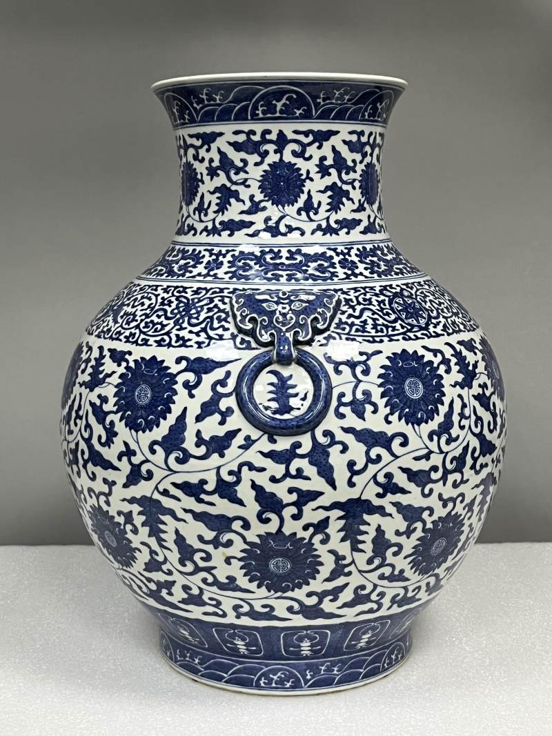 清晚期 青花缠枝莲纹铺首尊 - 图3