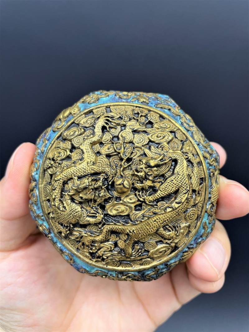 清晚期 仿古铜釉雕瓷八宝云龙纹印盒 - 图6