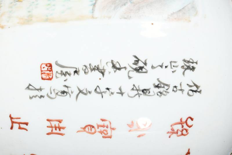 民国 浅绛彩山水人物诗文狮耳瓶一对 - 图5