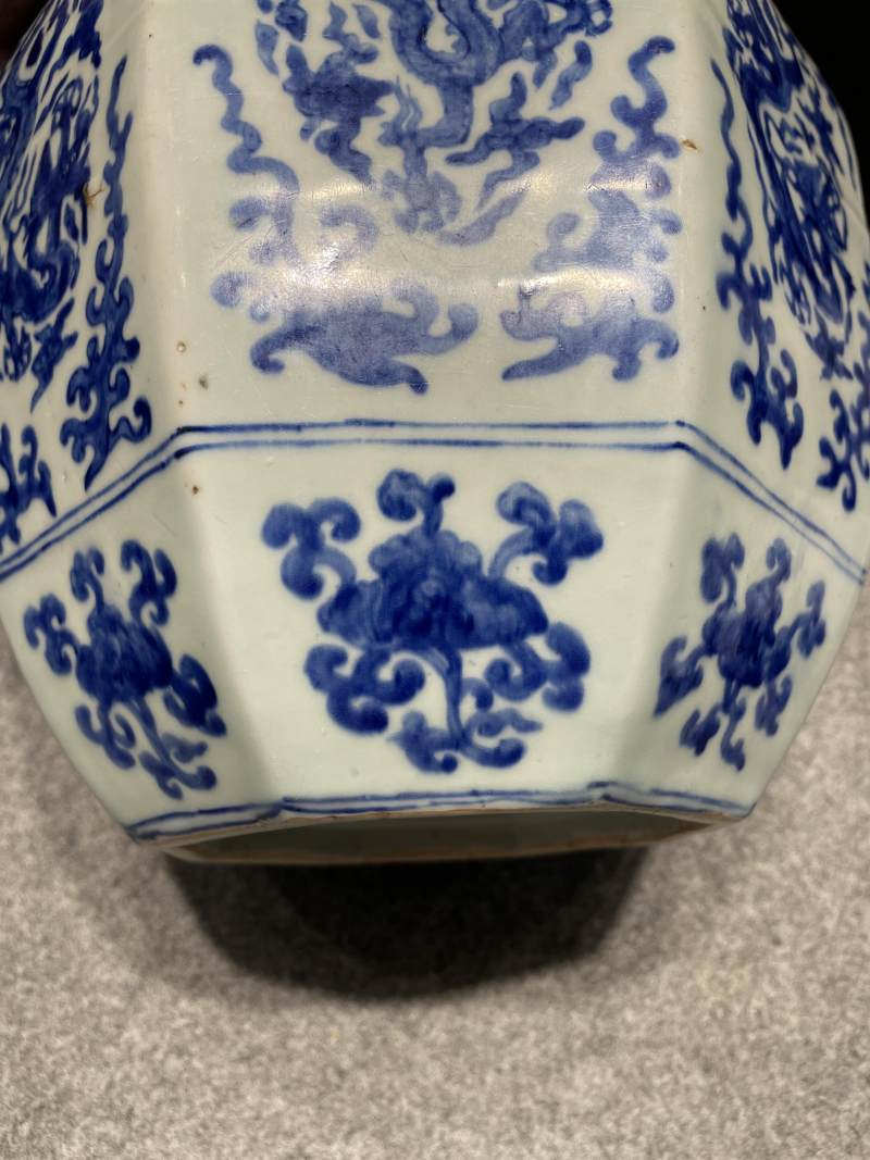 明嘉靖 青花云龙纹八方罐 - 图13