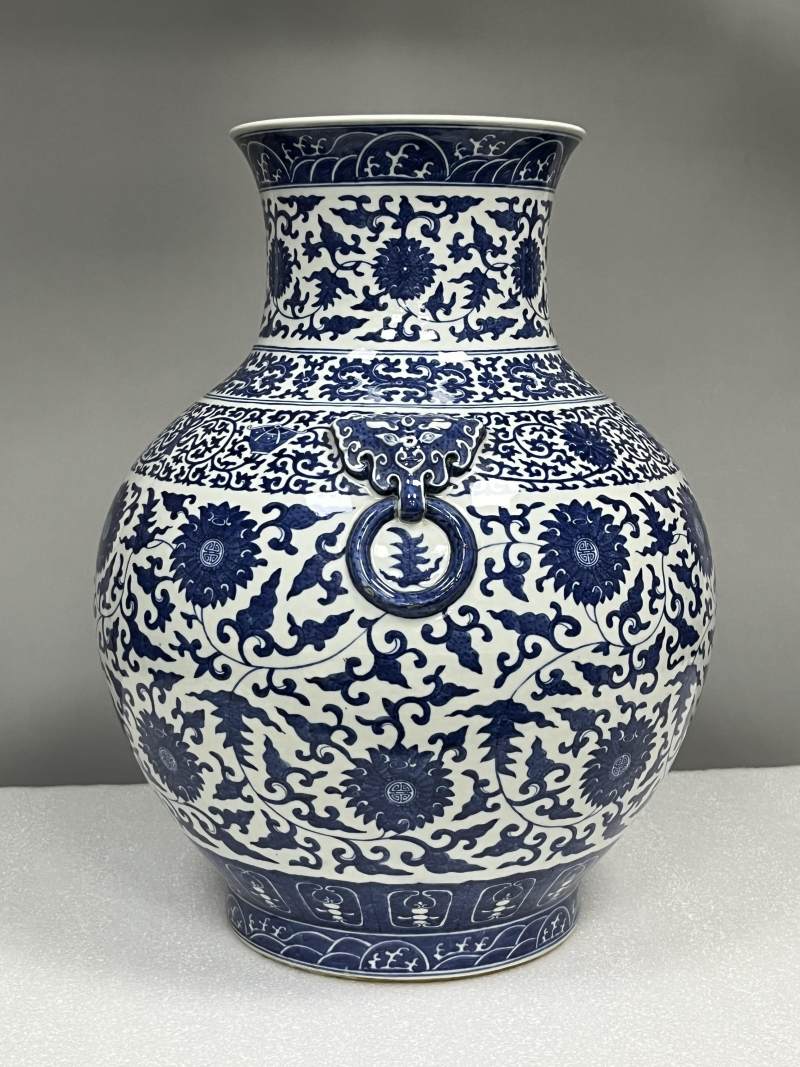 清晚期 青花缠枝莲纹铺首尊 - 图5