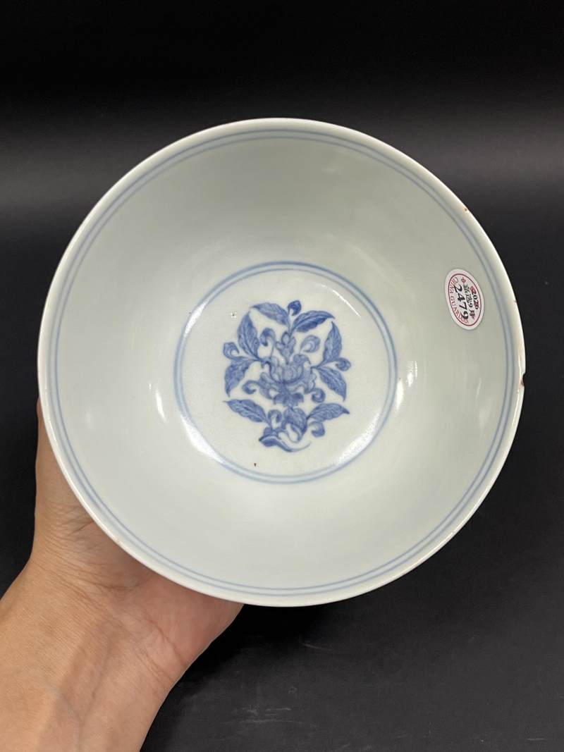 明成化 青花缠枝莲纹碗 - 图2