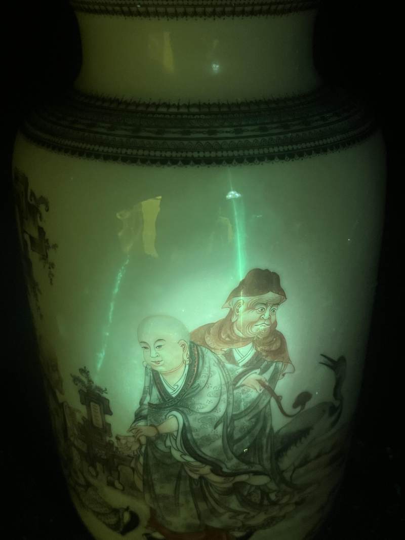 民国 周湘甫风格矾红墨彩罗汉图灯笼瓶一对 - 图33