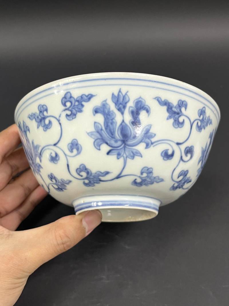 明成化 青花缠枝莲纹碗 - 图4