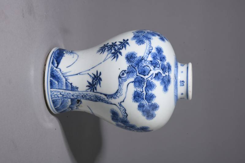 清雍正 青花岁寒三友图梅瓶 - 图2