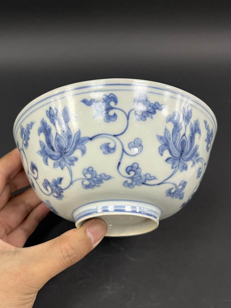 明成化 青花缠枝莲纹碗 - 图5