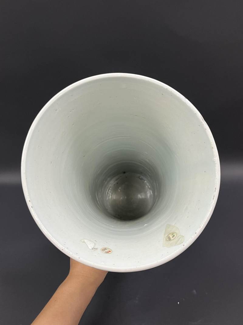 明崇祯 青花三国演义之千里走单骑人物故事图花觚 - 图5