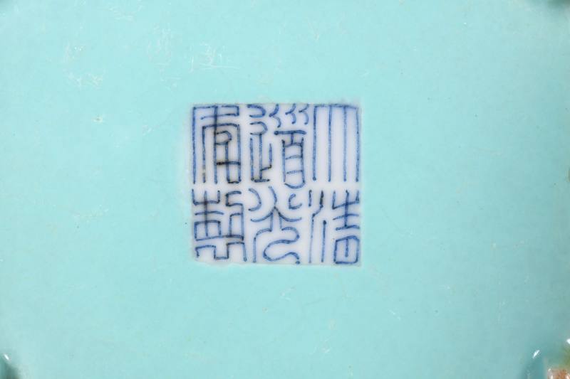清 仿木纹釉开光粉彩丹桂飘香图四方笔筒 - 图4