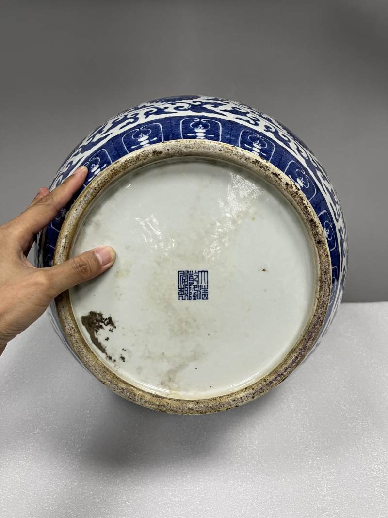 清晚期 青花缠枝莲纹铺首尊 - 图8