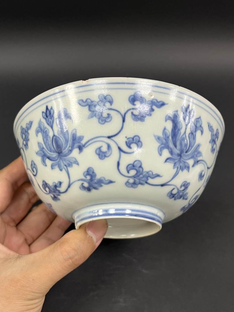 明成化 青花缠枝莲纹碗 - 图6