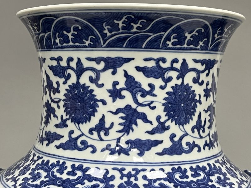 清晚期 青花缠枝莲纹铺首尊 - 图10