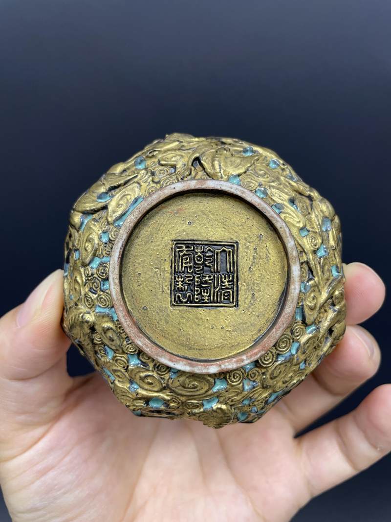 清晚期 仿古铜釉雕瓷八宝云龙纹印盒 - 图15